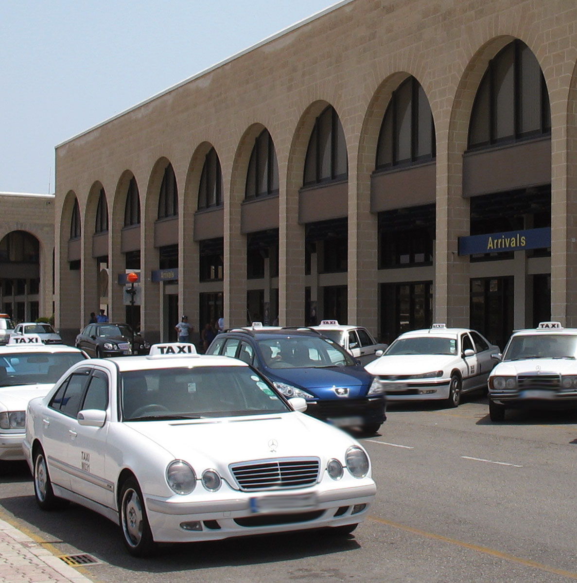 Transfert privé de lʹaéroport de Malte (à lʹarrivée)