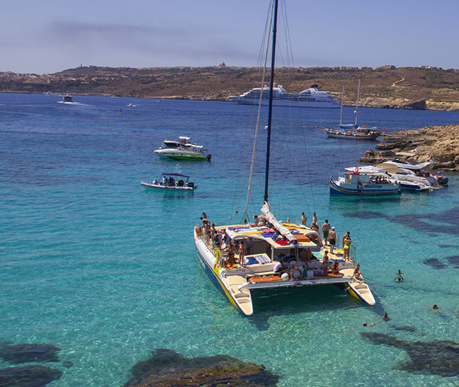 Excursión en catamarán a Comino y la Laguna Azul