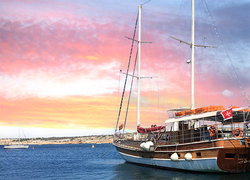 Private evening charter with a masted excursion boat (for larger groups / from around 7 p.m.)
