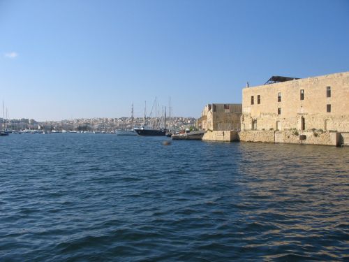 Crucero por el puerto - La valiente historia de Malta