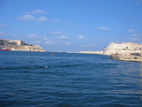 Crucero por el puerto - La valiente historia de Malta